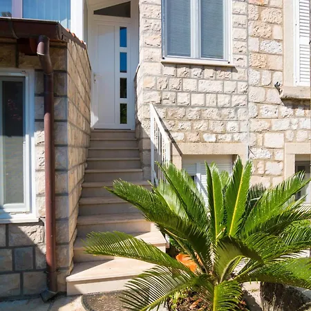 Dvori With Garden, Free Parking Next To Sea *