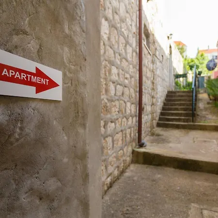 Dvori With Garden, Free Parking Next To Sea *