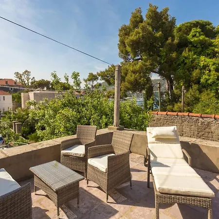 Dvori With Garden, Free Parking Next To Sea 아파트 두브로브니크