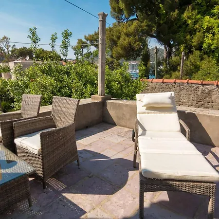 Dvori With Garden, Free Parking Next To Sea * 두브로브니크