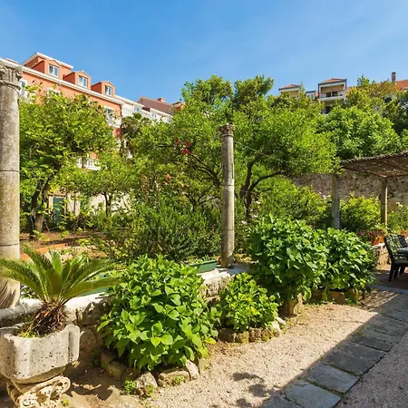 Dvori With Garden, Free Parking Next To Sea 아파트 *