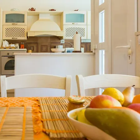 Dvori With Garden, Free Parking Next To Sea Apartment *