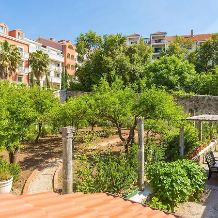 Dvori With Garden, Free Parking Next To Sea *